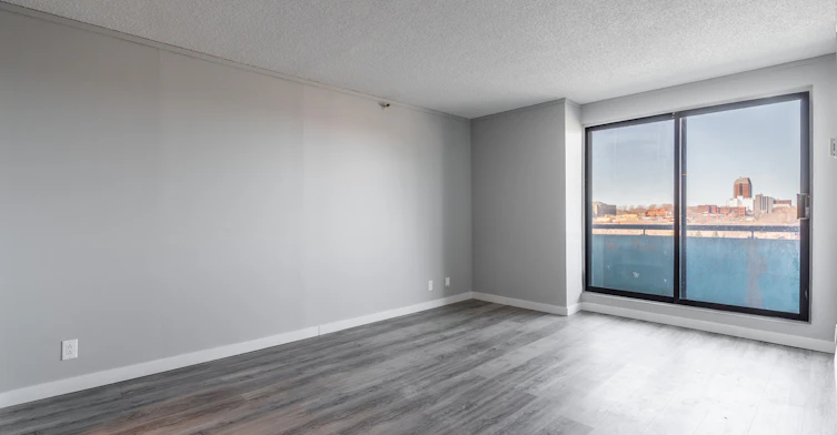 Line 05-1951 Maisonneuve Boulevard East, Montréal, QC, H2K 2C9 - 6