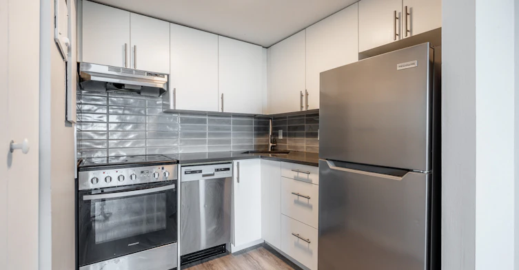 Line 05-1951 Maisonneuve Boulevard East, Montréal, QC, H2K 2C9 - 12