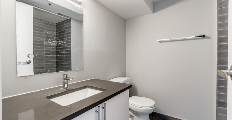 Line 05-1951 Maisonneuve Boulevard East, Montréal, QC, H2K 2C9 - 17