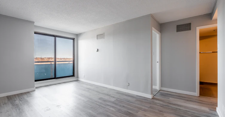Line 05-1951 Maisonneuve Boulevard East, Montréal, QC, H2K 2C9 - 7