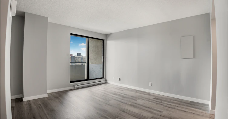 Line 09-1951 Maisonneuve Boulevard East, Montréal, QC, H2K 2C9