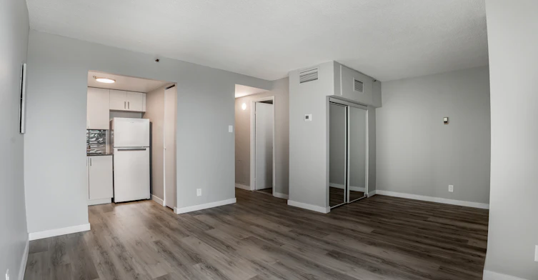 Line 06-1951 Maisonneuve Boulevard East, Montréal, QC, H2K 2C9 - 5