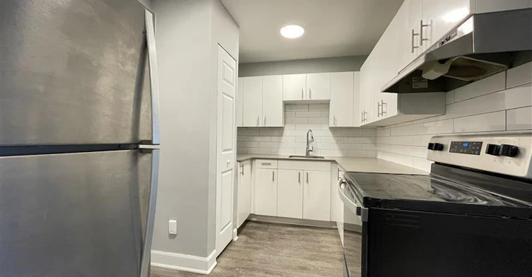 Line 04-1225 Saint Marc Street, Montréal, QC, H3H 2E7 - 8