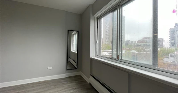Line 04-1225 Saint Marc Street, Montréal, QC, H3H 2E7 - 6