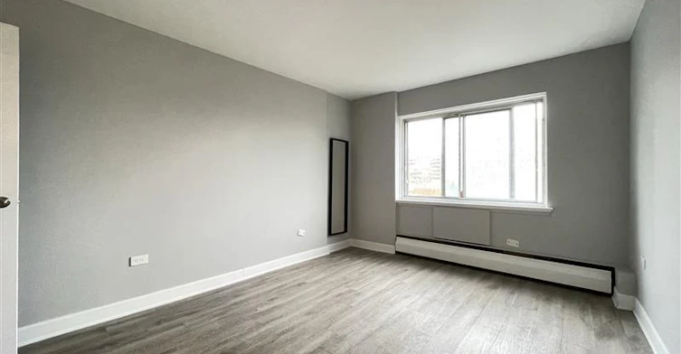 Line 04-1225 Saint Marc Street, Montréal, QC, H3H 2E7 - 2