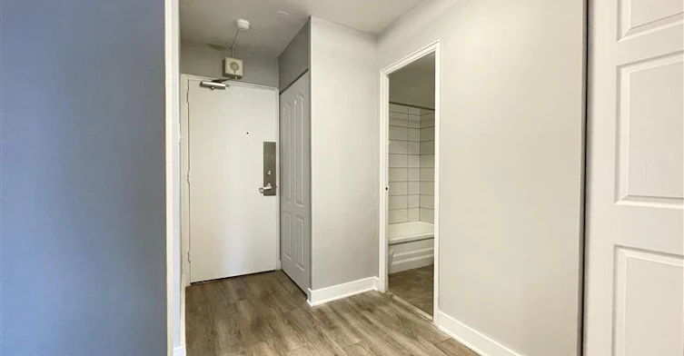 Line 01-1225 Saint Marc Street, Montréal, QC, H3H 2E7