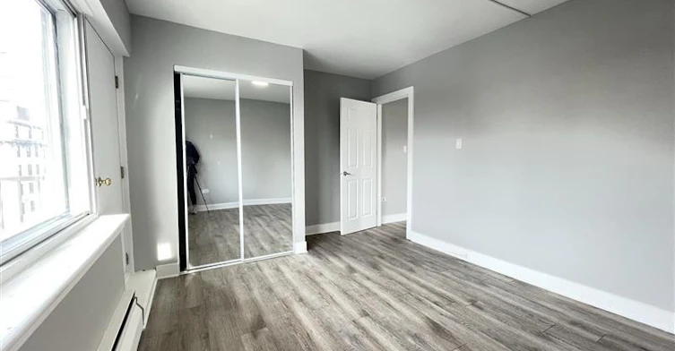 Line 03-1225 Saint Marc Street, Montréal, QC, H3H 2E7 - 12