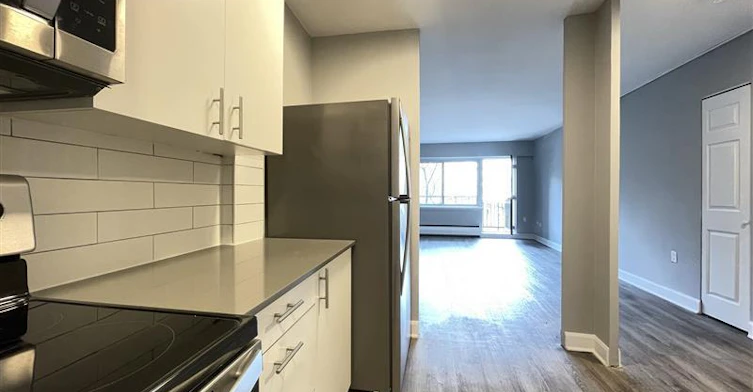 Line 09-1225 Saint Marc Street, Montréal, QC, H3H 2E7 - 11