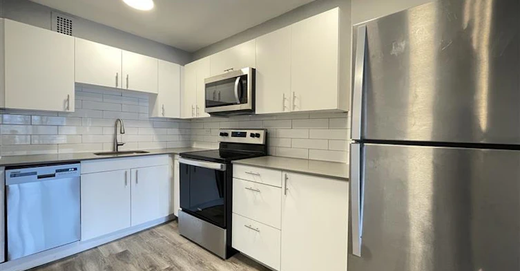Line 09-1225 Saint Marc Street, Montréal, QC, H3H 2E7 - 9