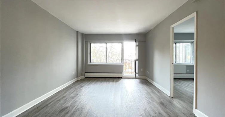 Line 09-1225 Saint Marc Street, Montréal, QC, H3H 2E7 - 7
