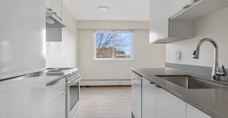 210-2333 Oxford Street, Vancouver, BC, V5L 1G5 - 4
