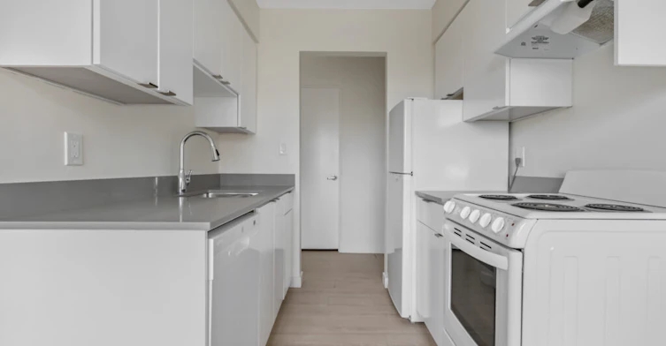 210-2333 Oxford Street, Vancouver, BC, V5L 1G5 - 3