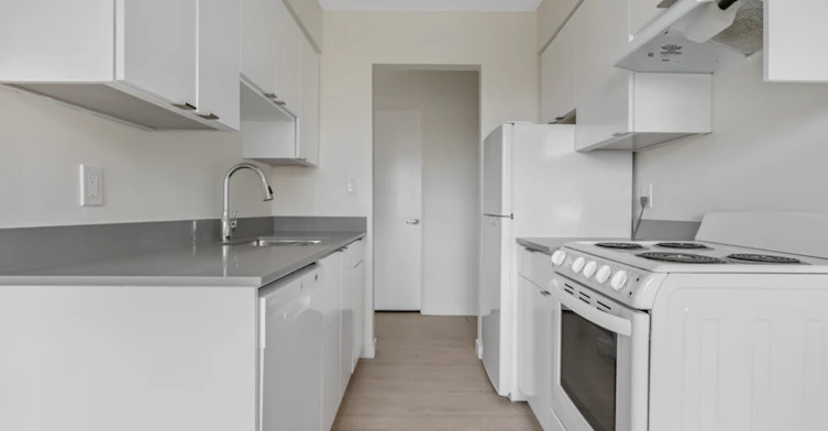 216-2333 Oxford Street, Vancouver, BC, V5L 1G5 - 3