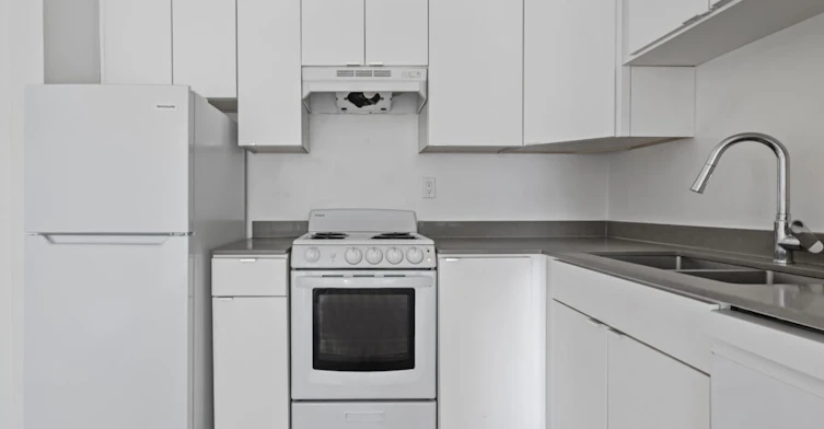 202-225 North Garden Drive, Vancouver, BC, V5L 3E8 - 4