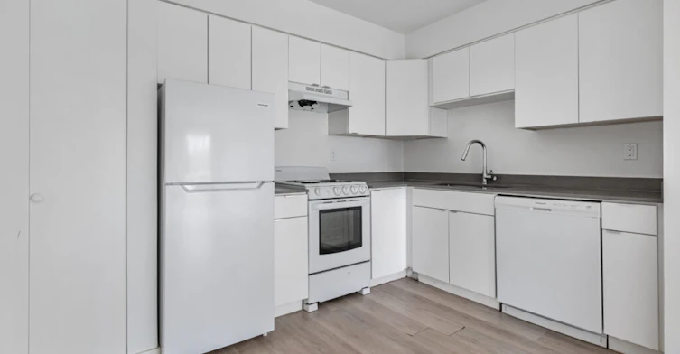 202-225 North Garden Drive, Vancouver, BC, V5L 3E8 - 3