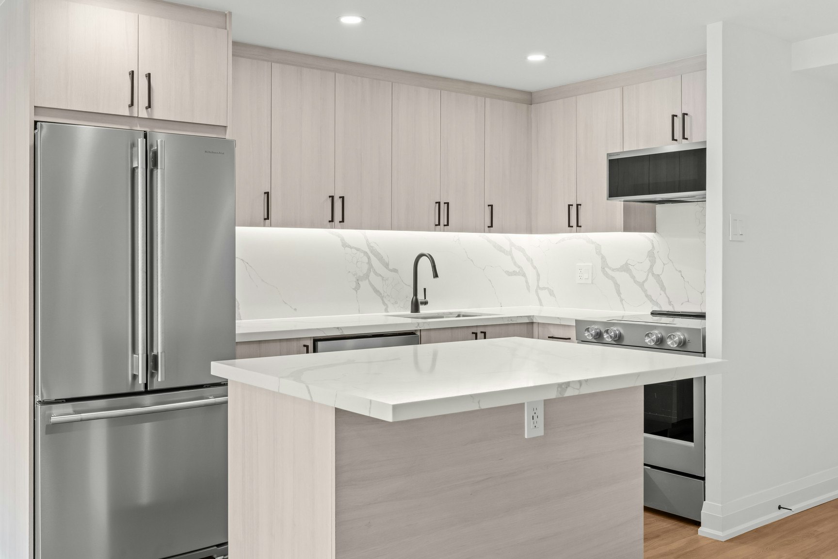12B-44 Charles Street West, Toronto, ON, M4Y 1R7