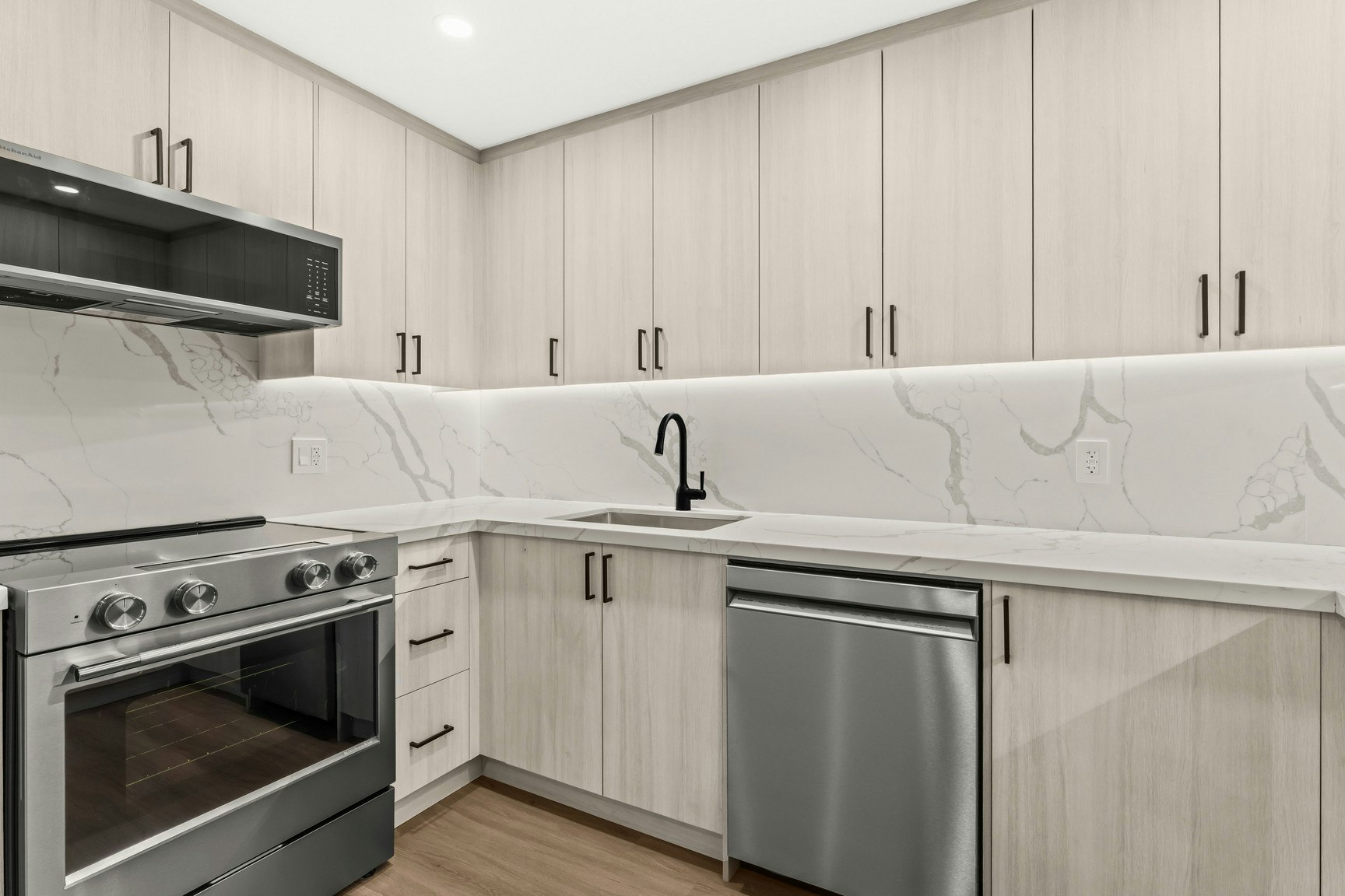 4B-44 Charles Street West, Toronto, ON, M4Y 1R7 - 8