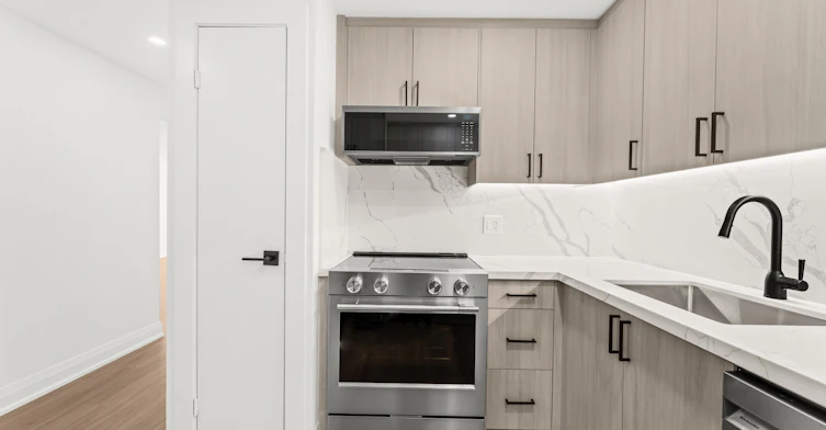 4B-44 Charles Street West, Toronto, ON, M4Y 1R7 - 9