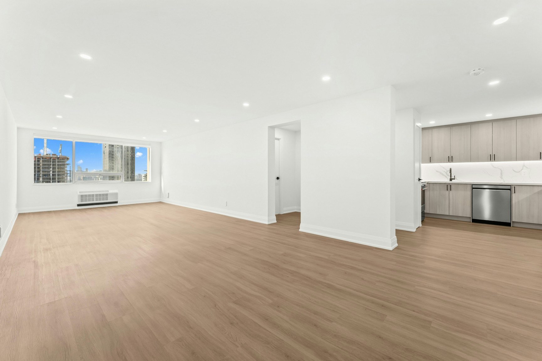 4B-44 Charles Street West, Toronto, ON, M4Y 1R7 - 4