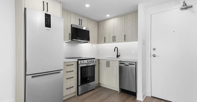 18A-44 Charles Street West, Toronto, ON, M4Y 1R7
