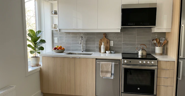 320 Roncesvalles Avenue, Toronto, ON, M6R 2M7 - 3