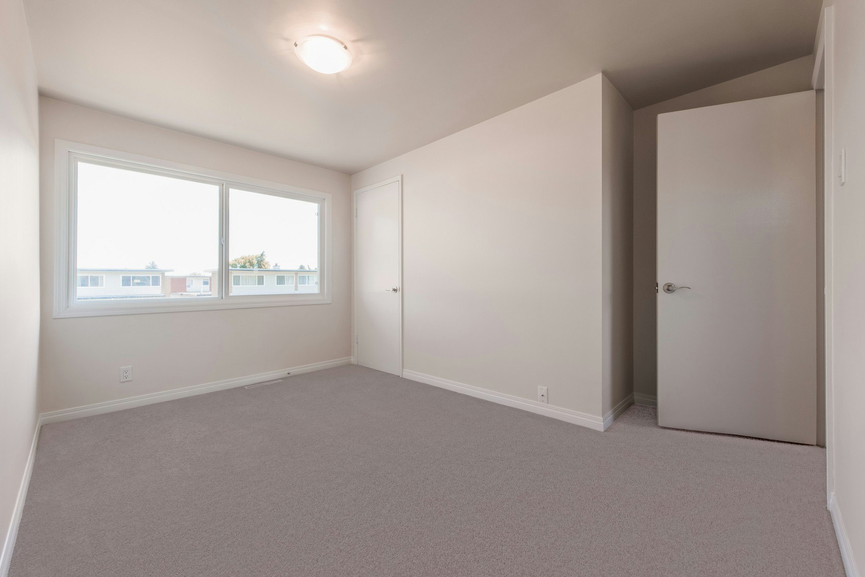 Classic-10211 Princess Elizabeth Avenue Northwest, Edmonton, AB, T5G 0Y1 - 8