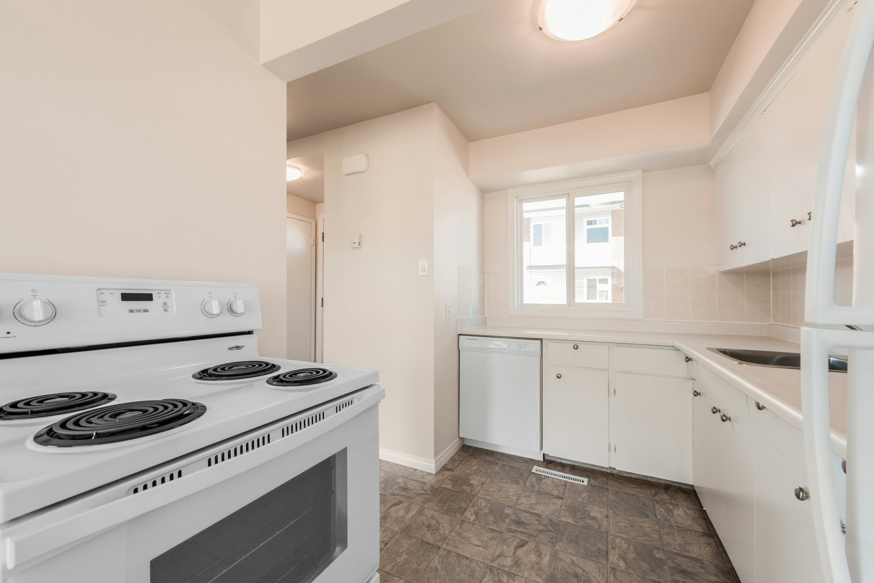 Classic-10211 Princess Elizabeth Avenue Northwest, Edmonton, AB, T5G 0Y1 - 5