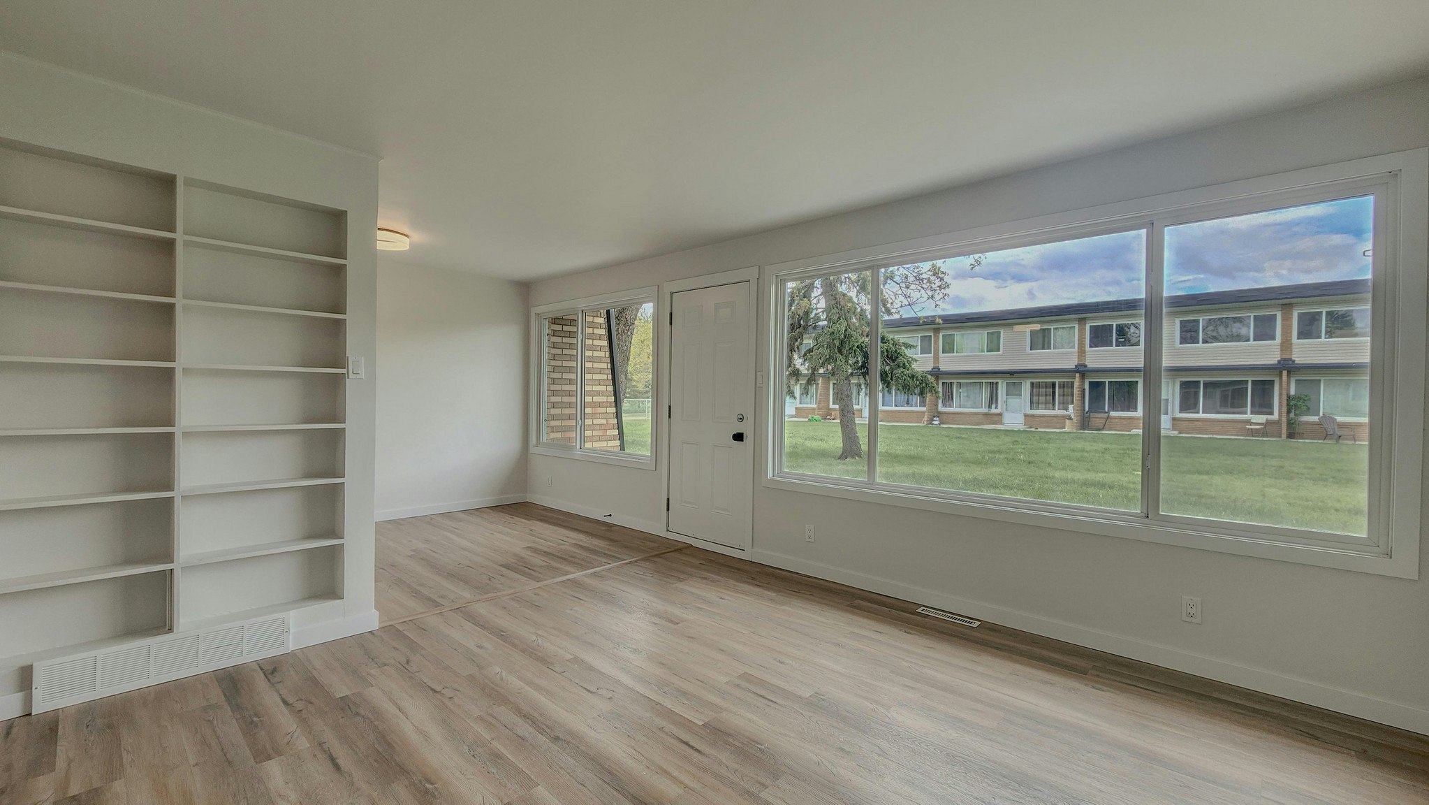 Premium-10211 Princess Elizabeth Avenue Northwest, Edmonton, AB, T5G 0Y1 - 5