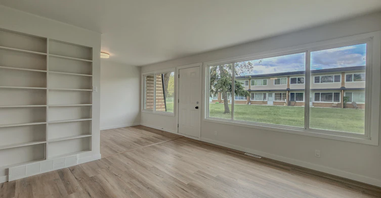 Premium-10211 Princess Elizabeth Avenue Northwest, Edmonton, AB, T5G 0Y1 - 5