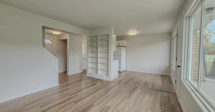 Premium-10211 Princess Elizabeth Avenue Northwest, Edmonton, AB, T5G 0Y1 - 4