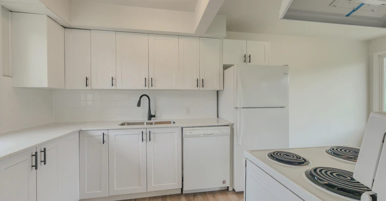 Premium-10211 Princess Elizabeth Avenue Northwest, Edmonton, AB, T5G 0Y1 - 2