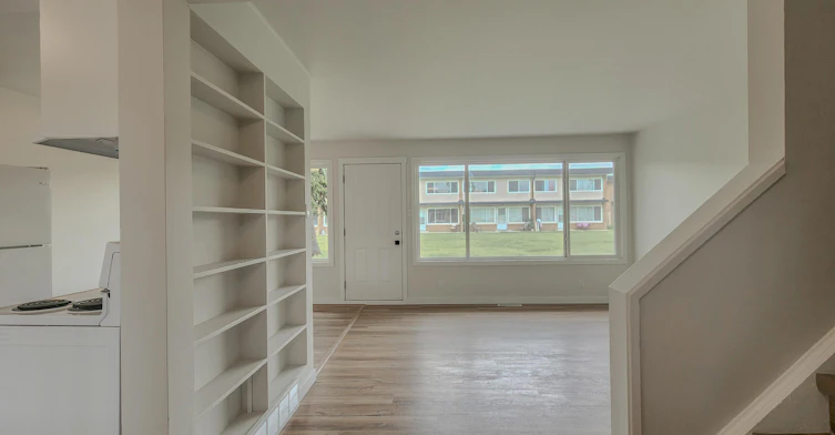 Premium-10211 Princess Elizabeth Avenue Northwest, Edmonton, AB, T5G 0Y1 - 6