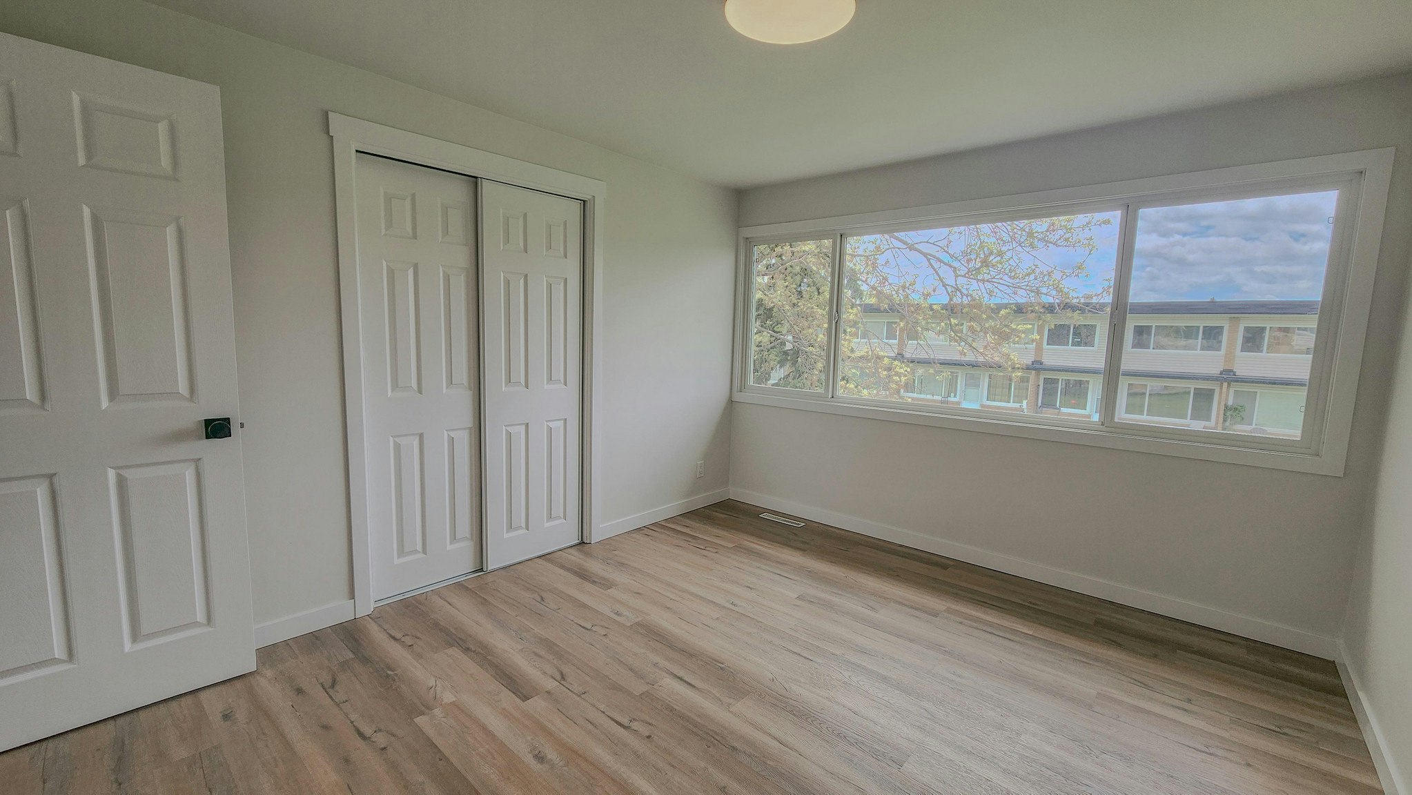 Premium-10211 Princess Elizabeth Avenue Northwest, Edmonton, AB, T5G 0Y1 - 10