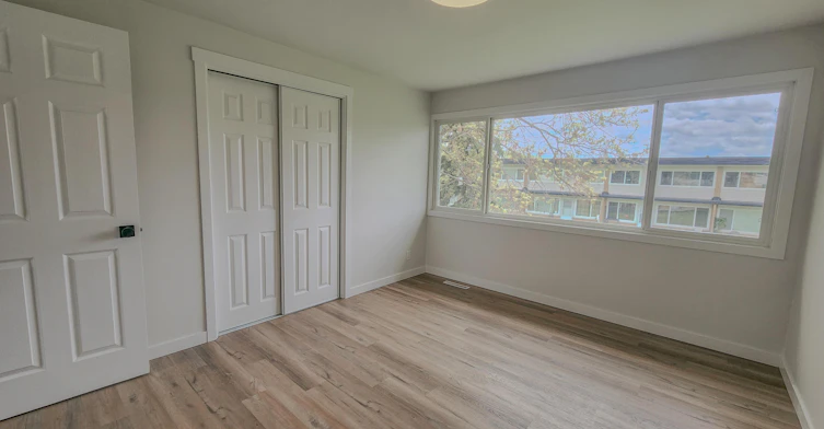 Premium-10211 Princess Elizabeth Avenue Northwest, Edmonton, AB, T5G 0Y1 - 10