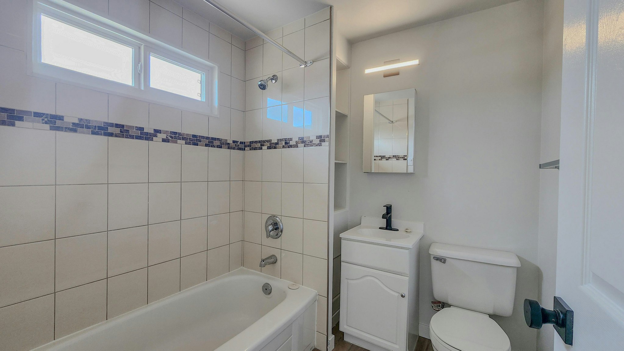 Premium-10211 Princess Elizabeth Avenue Northwest, Edmonton, AB, T5G 0Y1 - 12