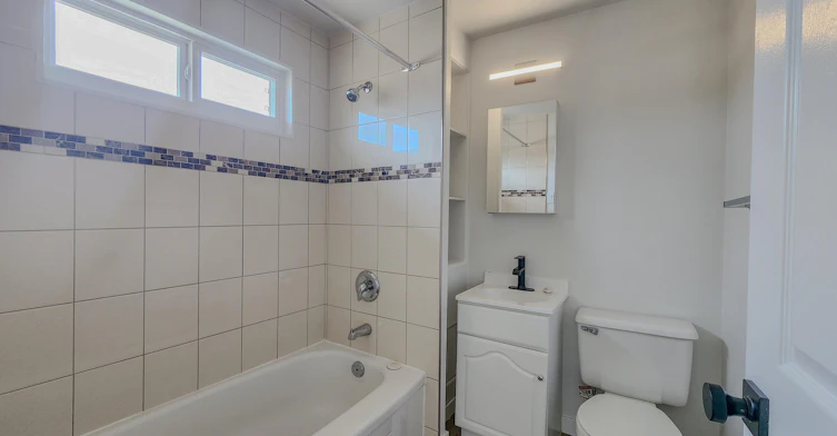 Premium-10211 Princess Elizabeth Avenue Northwest, Edmonton, AB, T5G 0Y1 - 12