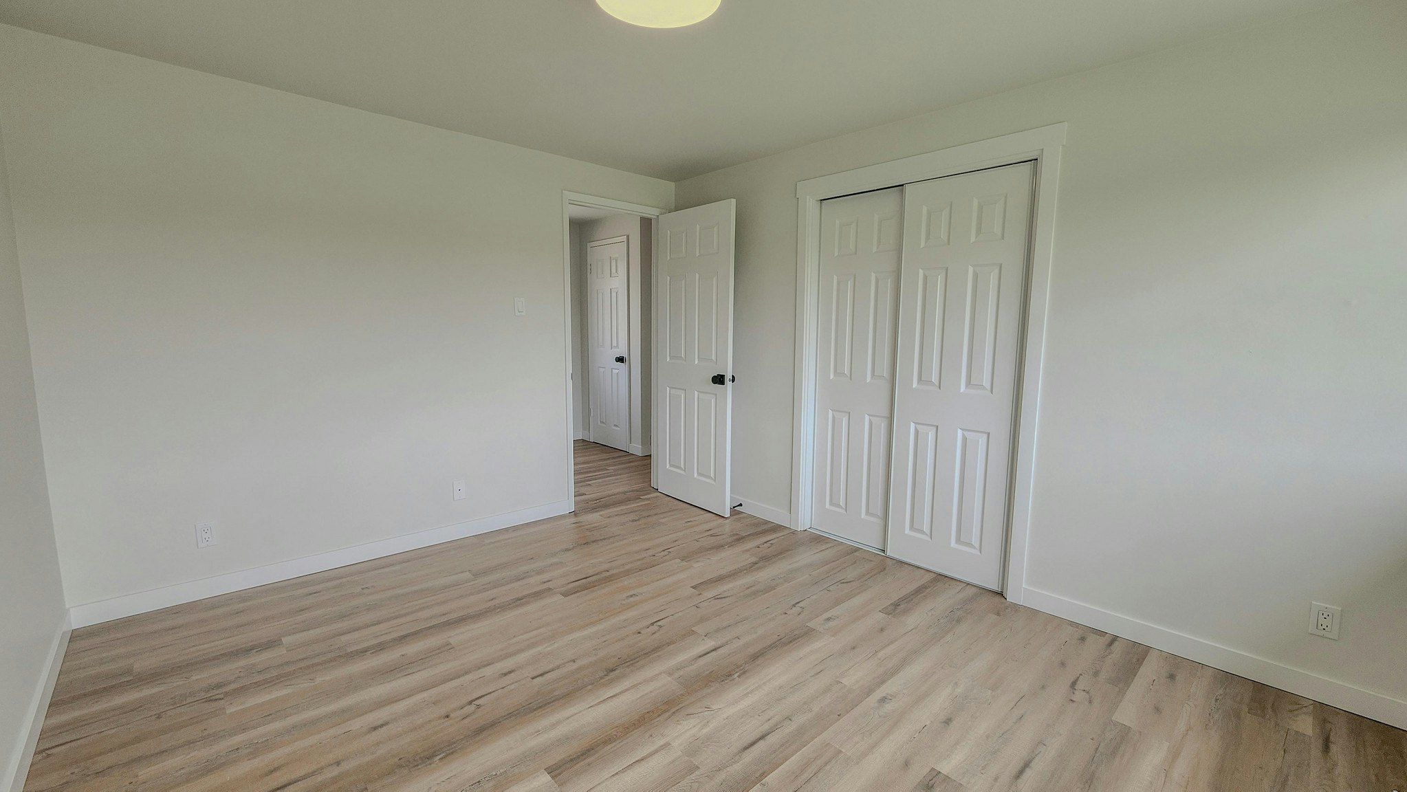 Premium-10211 Princess Elizabeth Avenue Northwest, Edmonton, AB, T5G 0Y1 - 9