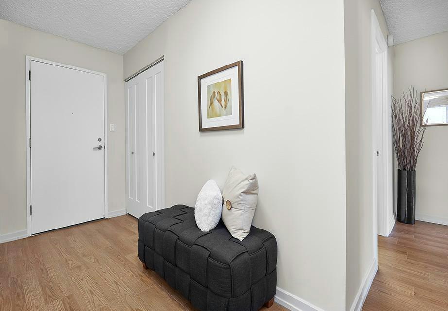 9939 115 Street, Edmonton, AB, T5K 1S6 - 5