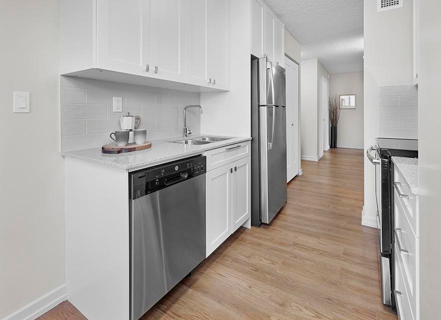 9939 115 Street, Edmonton, AB, T5K 1S6 - 5