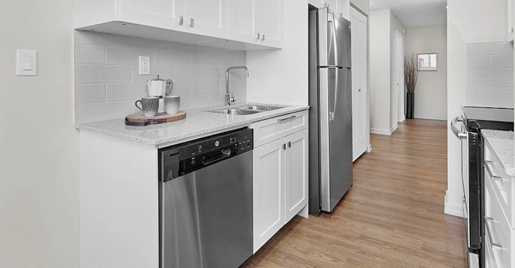 9939 115 Street, Edmonton, AB, T5K 1S6 - 5