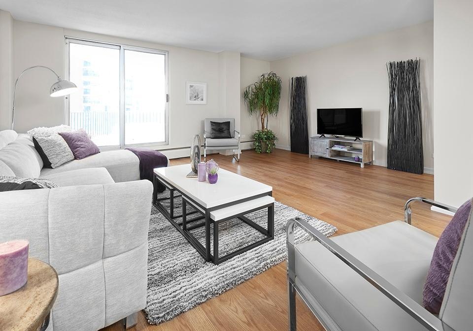 9915 115 Street, Edmonton, AB, T5K 1S5 - 4