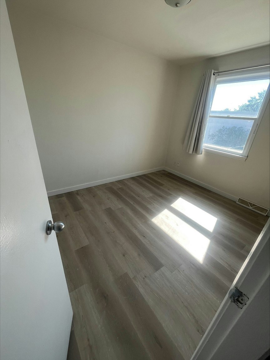 13104 129 Street NW, Edmonton, AB, T5L 1J5 - 14
