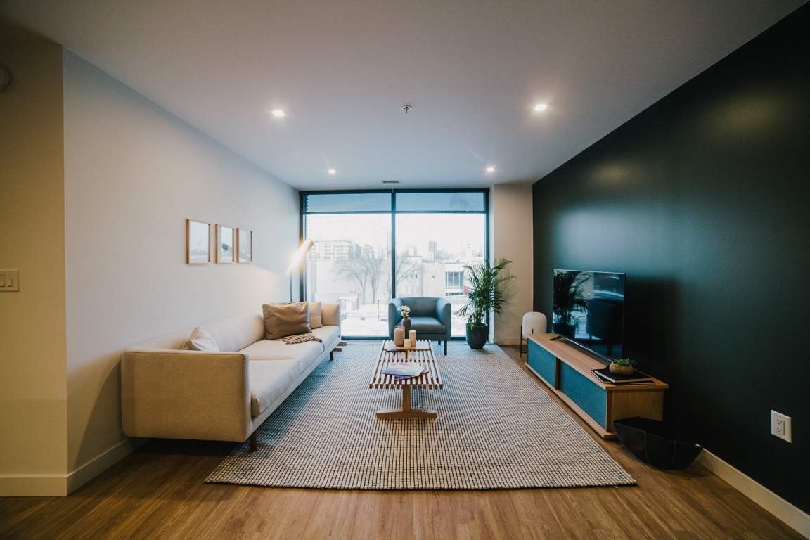 STBK1702-221 Stradbrook Avenue, Winnipeg, MB, R3L 2E8