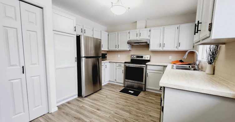 3432 42 Street Northwest, Edmonton, AB, T6L 5A1 - 2