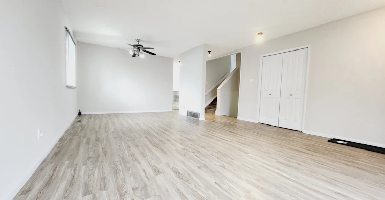 3432 42 Street Northwest, Edmonton, AB, T6L 5A1 - 5