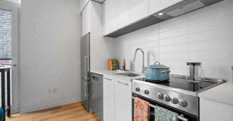 101 Roehampton Avenue, Toronto, ON, M4P 2W2 - 32