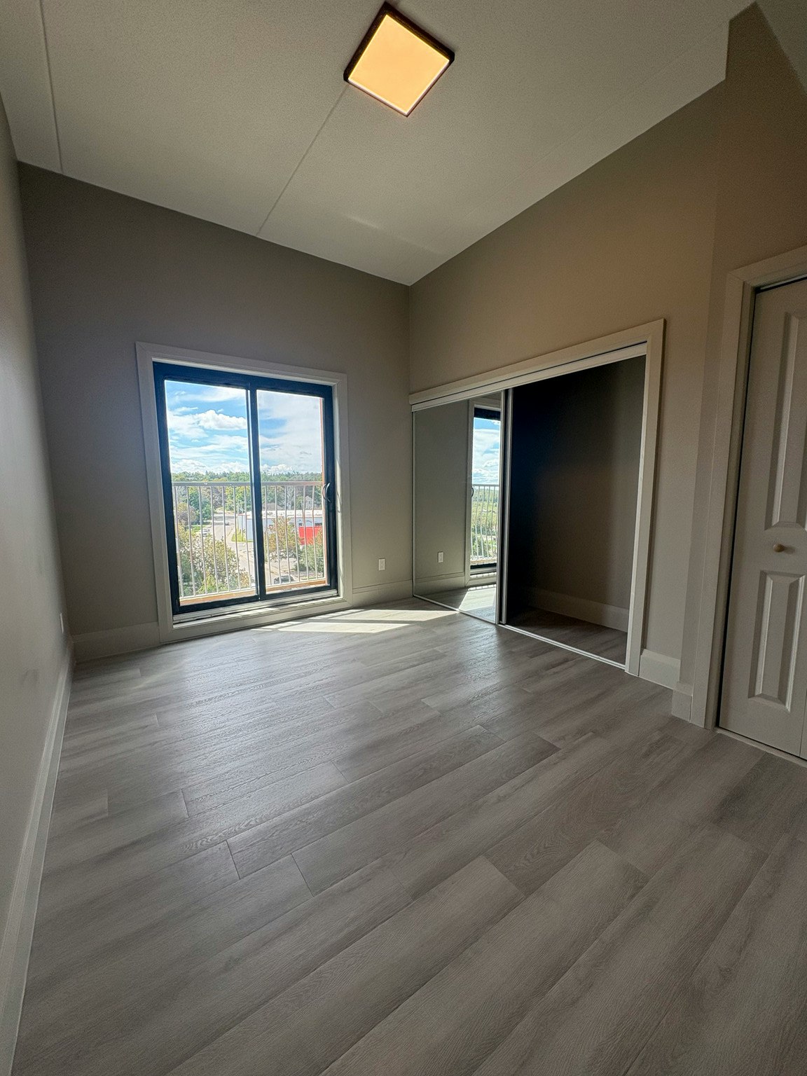 401-75 Barrie Road, Orillia, ON, L3V 8N5 - 6