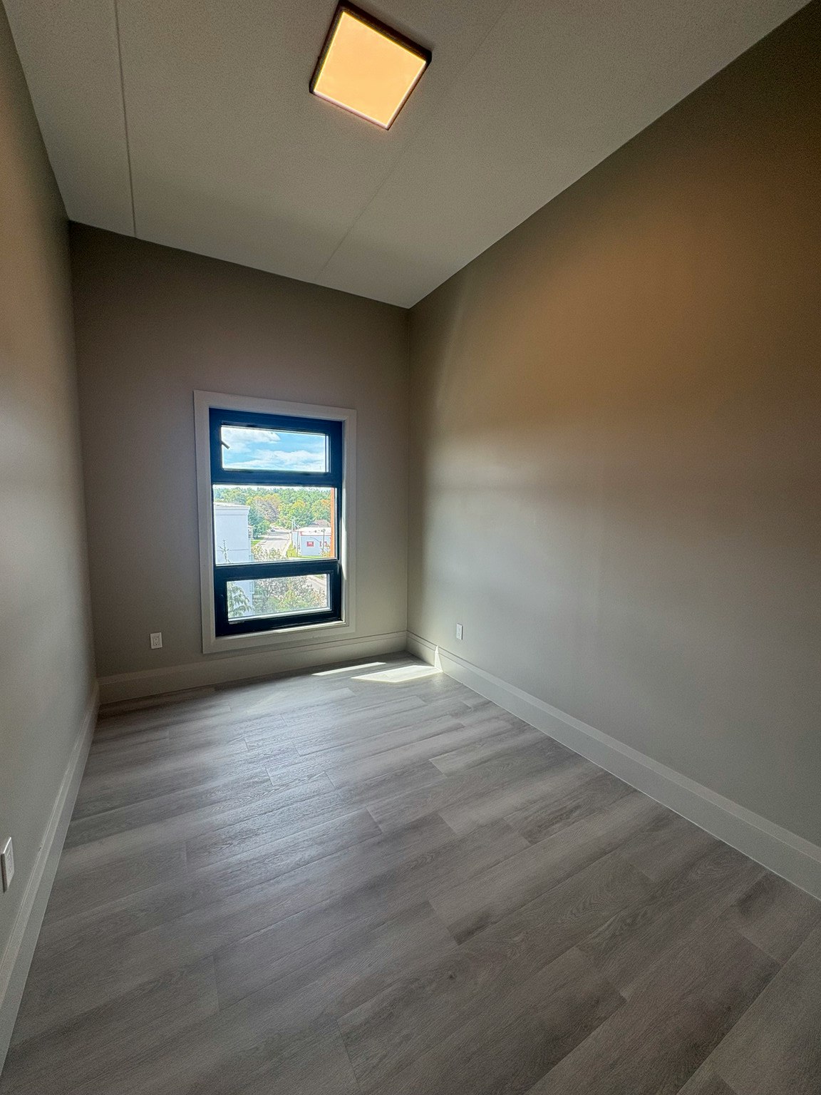 401-75 Barrie Road, Orillia, ON, L3V 8N5 - 7