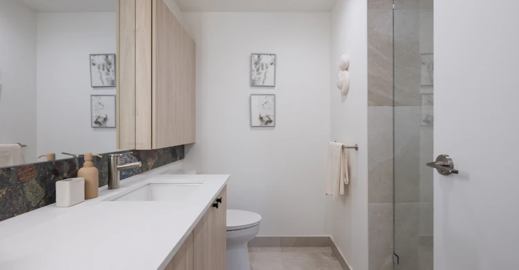 511B-250 EAST 15th Street, North Vancouver, BC, V7L 2R4 - 5