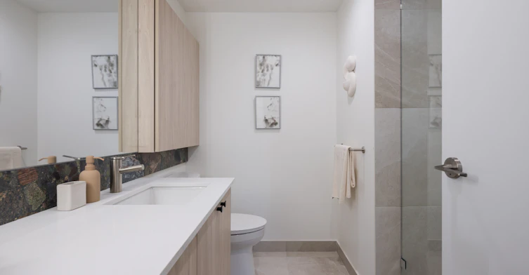 203C-250 EAST 15th Street, North Vancouver, BC, V7L 2R4 - 5